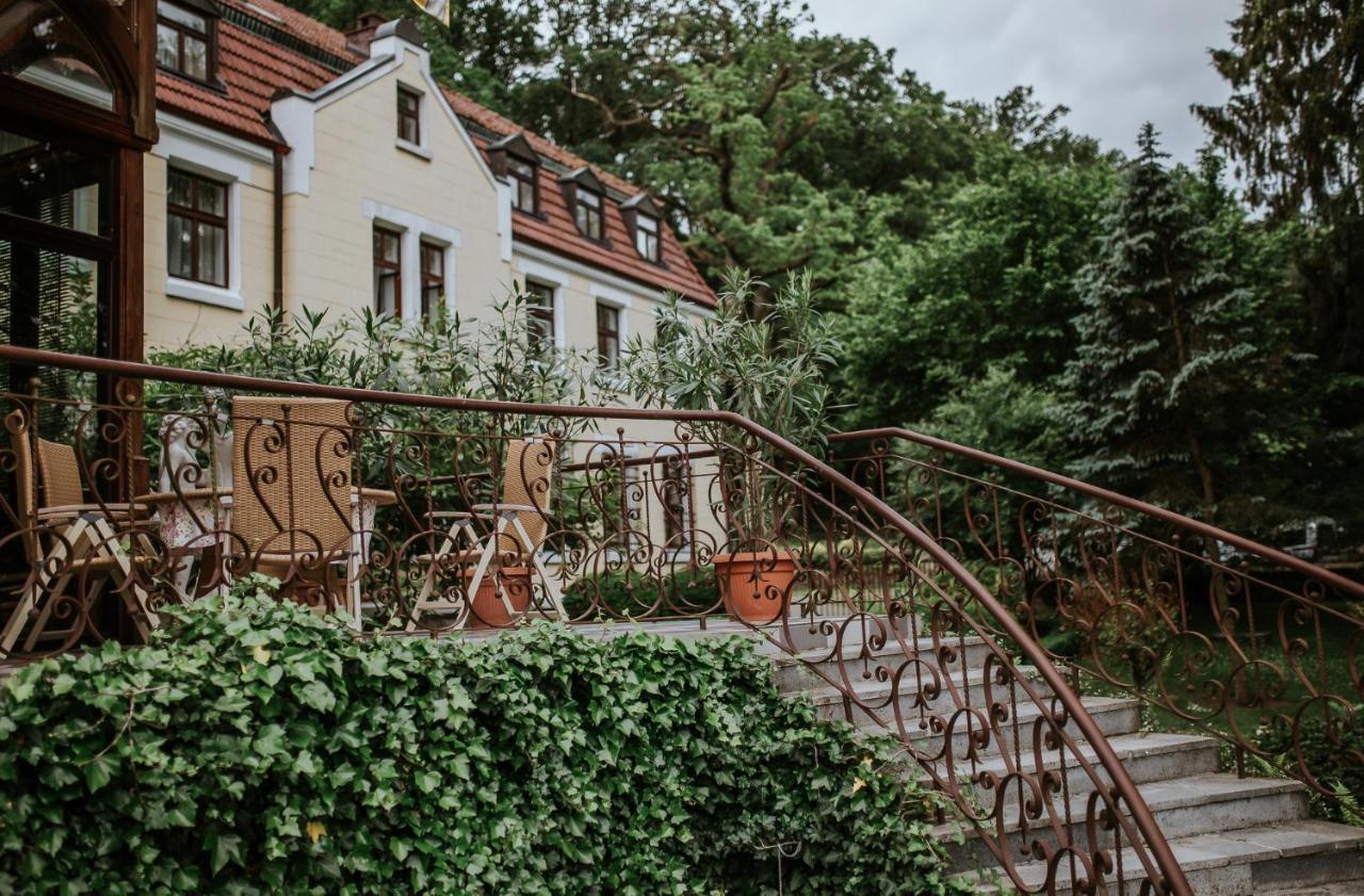 Hotel Bursztynowy Palac 코잘린 외부 사진