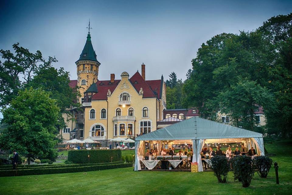 Hotel Bursztynowy Palac 코잘린 외부 사진