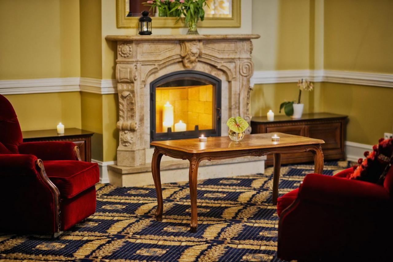 Hotel Bursztynowy Palac 코잘린 외부 사진