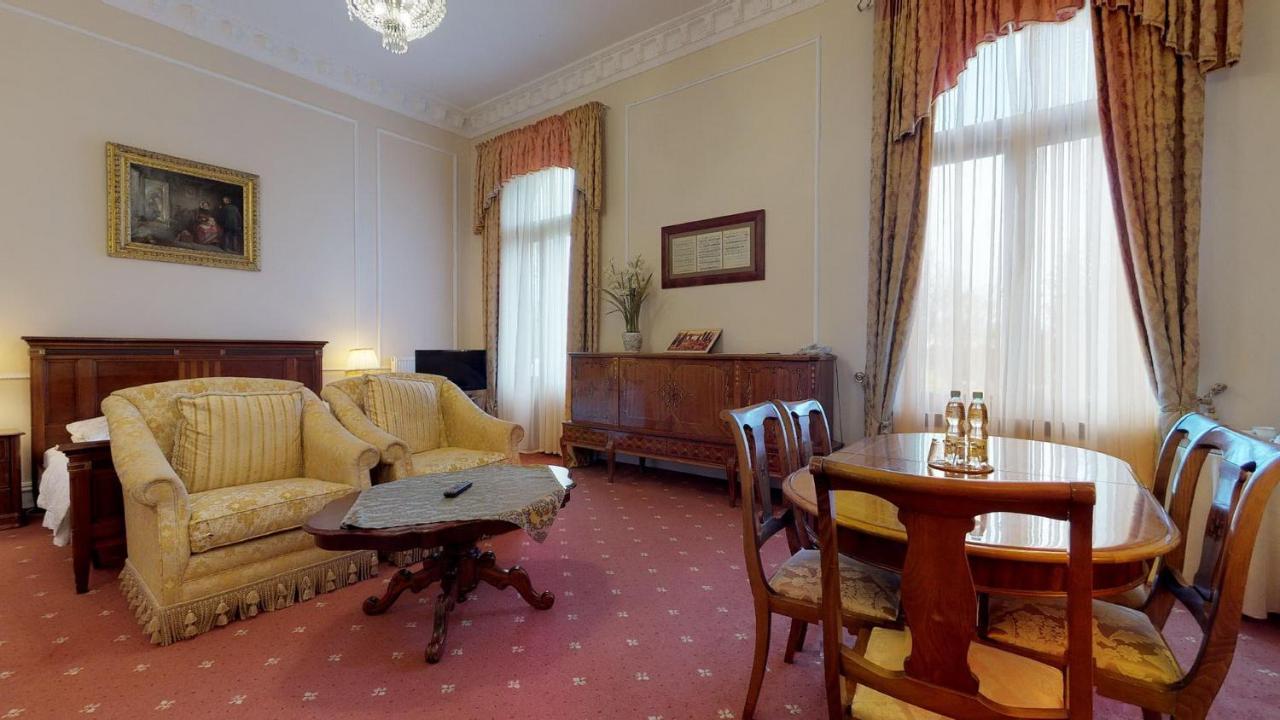 Hotel Bursztynowy Palac 코잘린 외부 사진