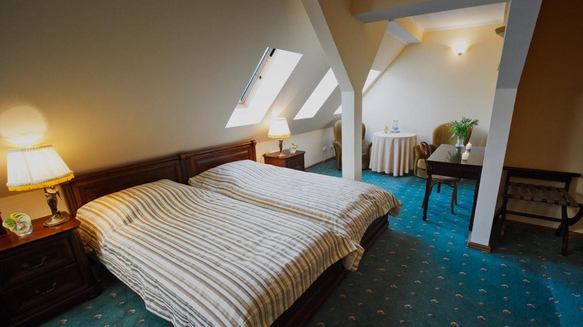 Hotel Bursztynowy Palac 코잘린 외부 사진