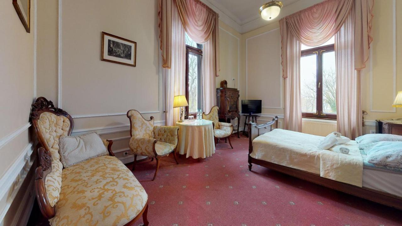 Hotel Bursztynowy Palac 코잘린 외부 사진