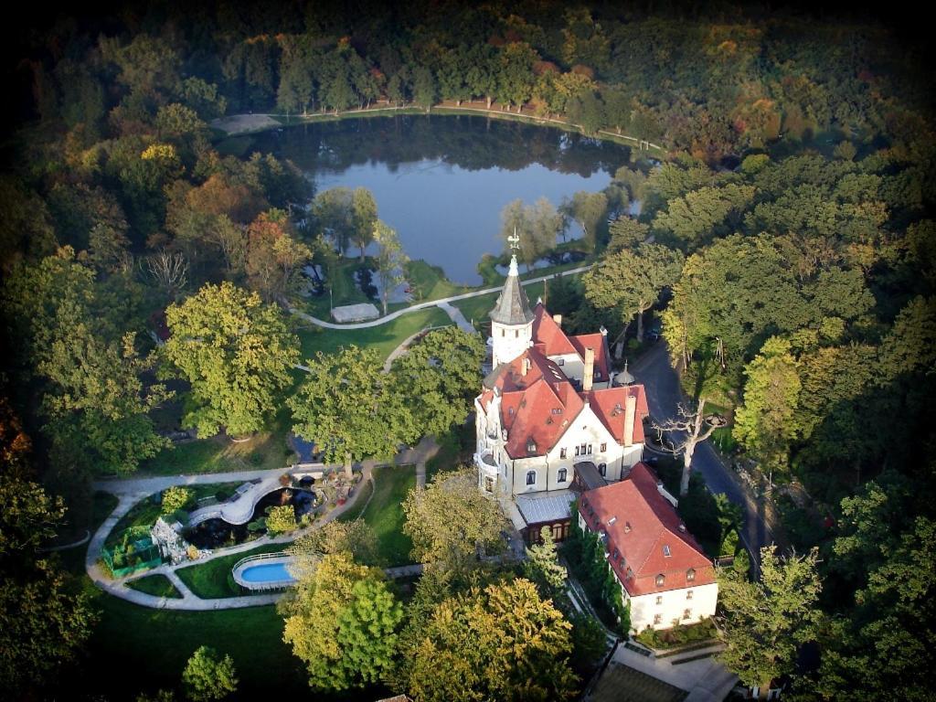 Hotel Bursztynowy Palac 코잘린 외부 사진